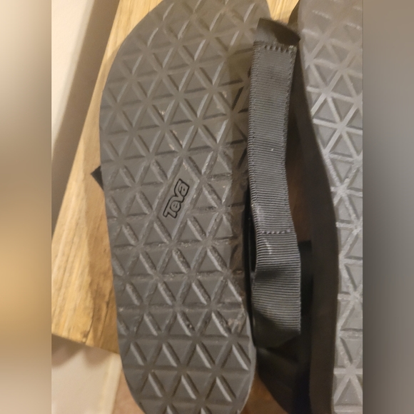 Teva Sandals Black, Size 10 mens - Picture 3 of 4